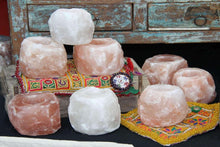 Load image into Gallery viewer, Himalayan salt tea light
